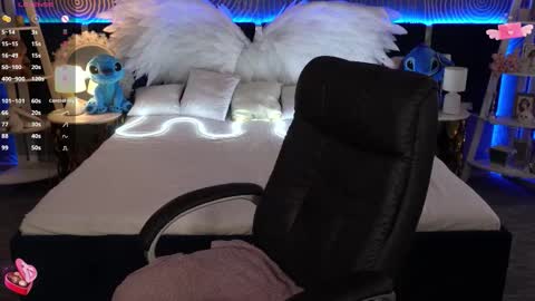 Snapshot of foxyshyyy chatting on 11/06/25, 06:47 Inna online show from 11/06/25, 06:47