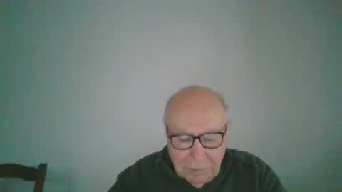 Snapshot of fra94 chatting on 02/14/25, 02:23 fra94 online show from 02/14/25, 02:23