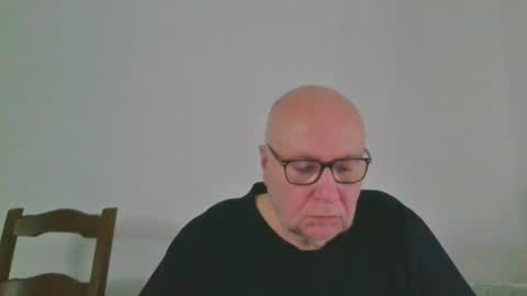 Snapshot of fra94 chatting on 04/15/26, 12:23 fra94 online show from 04/15/26, 12:23