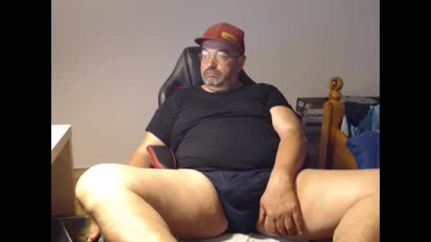 Snapshot of fraboys chatting on 04/18/26, 05:00 Fraboys online show from 04/18/26, 05:00