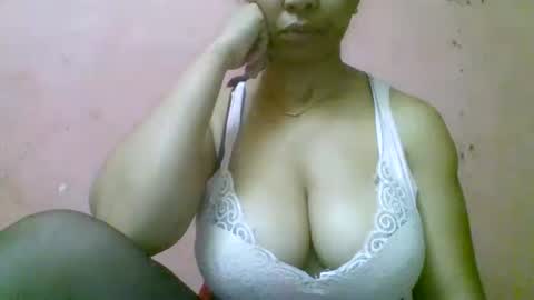 Snapshot of fracisca2204 chatting on 12/20/25, 06:42 fracisca2204 online show from 12/20/25, 06:42