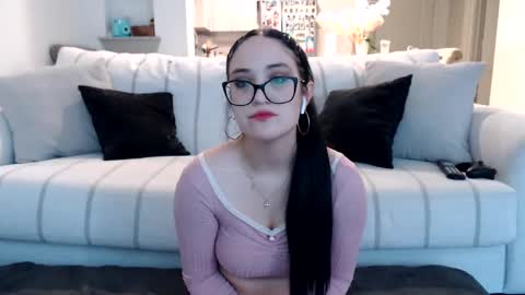 Snapshot of fragilemasochist chatting on 01/03/25, 08:01 Angel online show from 01/03/25, 08:01