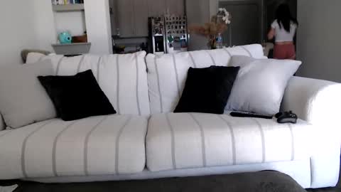 Snapshot of fragilemasochist chatting on 01/04/25, 04:43 Angel online show from 01/04/25, 04:43