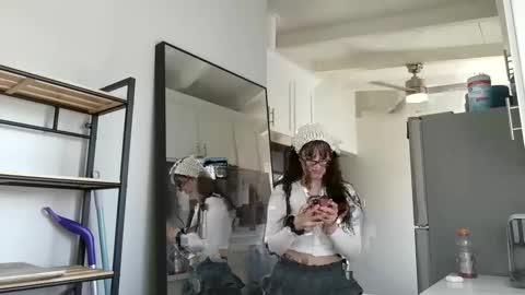 Snapshot of fragilemasochist chatting on 10/09/25, 05:22 Angel online show from 10/09/25, 05:22