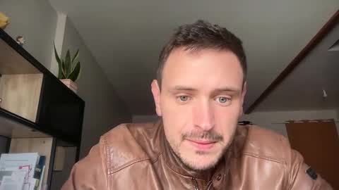 fraisetagada359 online show from 11/08/25, 11:21