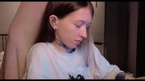 Snapshot of fran_bow chatting on 11/10/25, 02:49 fran_bow online show from 11/10/25, 02:49