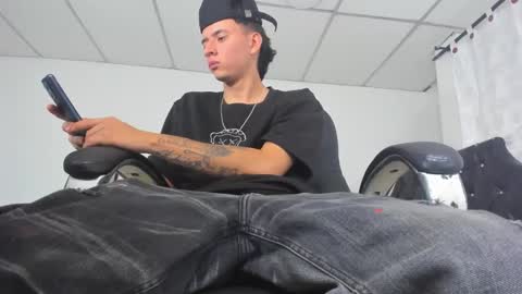 Snapshot of fran_boy_ chatting on 01/17/26, 05:01 Fran online show from 01/17/26, 05:01