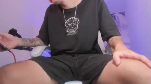 Snapshot of fran_boy_ chatting on 02/03/26, 06:22 Fran online show from 02/03/26, 06:22