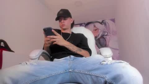 Snapshot of fran_boy_ chatting on 03/06/26, 04:42 Fran online show from 03/06/26, 04:42