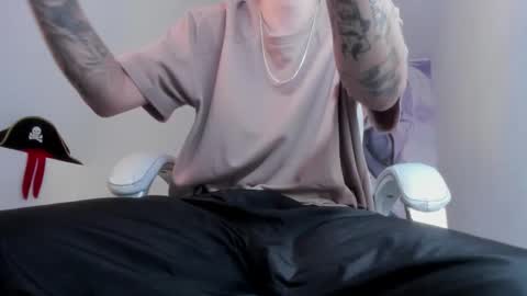 Snapshot of fran_boy_ chatting on 03/07/26, 04:20 Fran online show from 03/07/26, 04:20