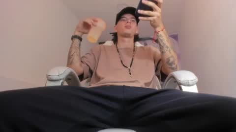 Snapshot of fran_boy_ chatting on 04/05/26, 02:53 Fran online show from 04/05/26, 02:53