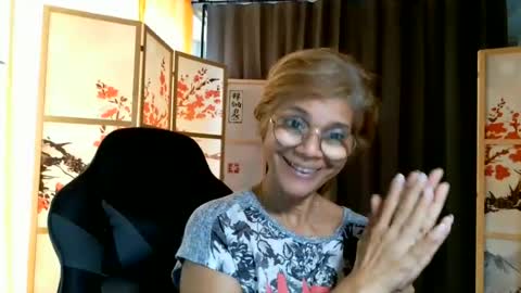 Snapshot of francelune chatting on 06/16/26, 09:34 francelune online show from 06/16/26, 09:34