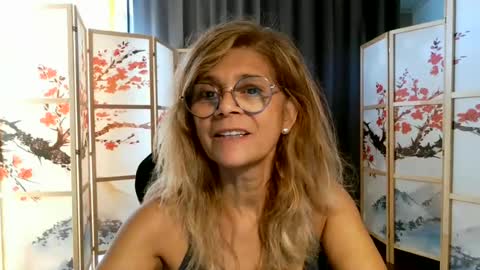 Snapshot of francelune chatting on 07/05/26, 09:49 francelune online show from 07/05/26, 09:49