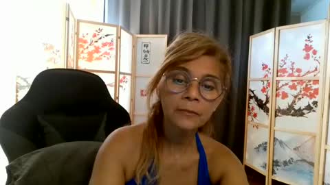 Snapshot of francelune chatting on 07/08/26, 10:53 francelune online show from 07/08/26, 10:53