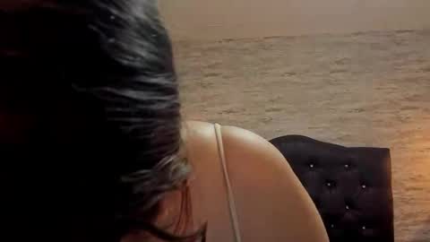 Snapshot of francesca_bbw chatting on 12/21/25, 02:35 online show from 12/21/25, 02:35