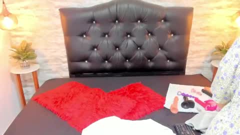 Snapshot of francesca_bbw chatting on 05/30/26, 03:14 online show from 05/30/26, 03:14