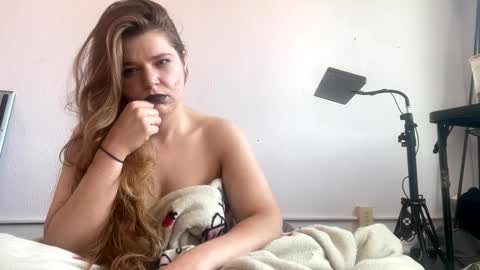 Snapshot of francescafey chatting on 09/17/25, 02:19 francescafey online show from 09/17/25, 02:19