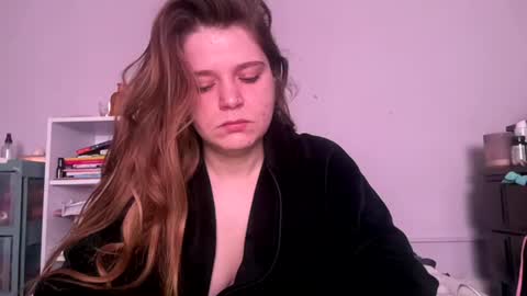 Snapshot of francescafey chatting on 11/23/25, 07:24 francescafey online show from 11/23/25, 07:24