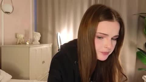 Snapshot of francessmason chatting on 02/13/26, 12:01 Marybrown eye Katy gray eye online show from 02/13/26, 12:01