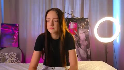 Snapshot of francessmason chatting on 02/21/26, 07:42 Marybrown eye Katy gray eye online show from 02/21/26, 07:42