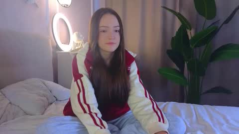 Snapshot of francessmason chatting on 02/25/26, 07:51 Marybrown eye Katy gray eye online show from 02/25/26, 07:51