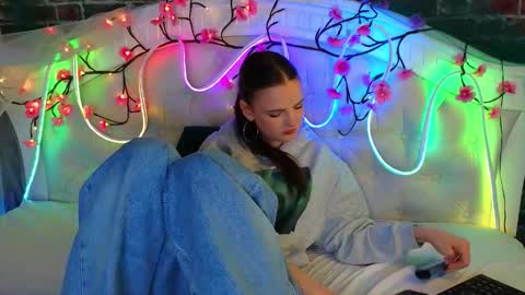 Marybrown eye Katy gray eye online show from 03/15/26, 05:35