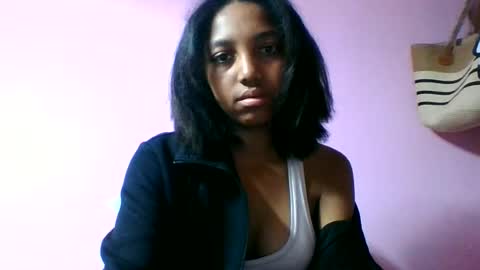 Snapshot of francia333068 chatting on 06/22/26, 05:32 francia333068 online show from 06/22/26, 05:32