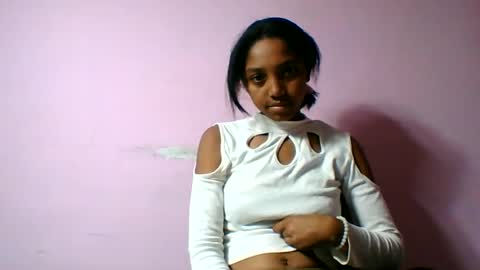 Snapshot of francia333068 chatting on 06/23/26, 02:48 francia333068 online show from 06/23/26, 02:48