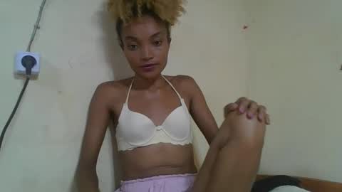 Snapshot of francinoli chatting on 03/24/26, 04:56 Francinoli online show from 03/24/26, 04:56