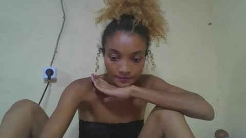 Snapshot of francinoli chatting on 03/27/26, 08:30 Francinoli online show from 03/27/26, 08:30