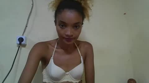 Snapshot of francinoli chatting on 03/28/26, 08:47 Francinoli online show from 03/28/26, 08:47