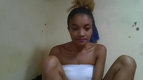 Snapshot of francinoli chatting on 04/05/26, 01:19 Francinoli online show from 04/05/26, 01:19