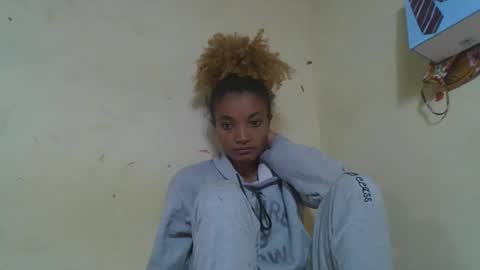 Snapshot of francinoli chatting on 04/22/26, 07:55 Francinoli online show from 04/22/26, 07:55