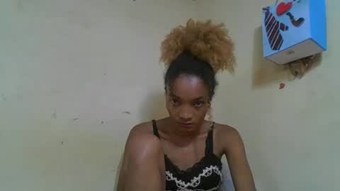 Snapshot of francinoli chatting on 04/25/26, 01:52 Francinoli online show from 04/25/26, 01:52