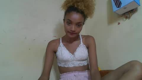 Snapshot of francinoli chatting on 04/27/26, 05:33 Francinoli online show from 04/27/26, 05:33