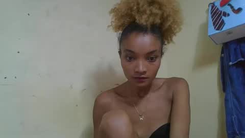 Snapshot of francinoli chatting on 04/29/26, 03:43 Francinoli online show from 04/29/26, 03:43