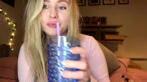 Snapshot of francis_digby chatting on 01/26/25, 12:26 Francis Digby online show from 01/26/25, 12:26