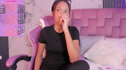 Laura online show from 09/25/25, 07:28