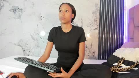 Laura online show from 11/05/25, 07:14