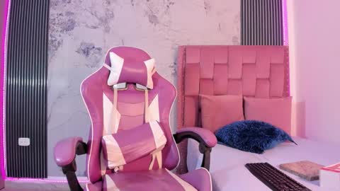 Laura online show from 11/21/25, 07:45