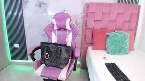 Laura online show from 12/13/25, 07:53