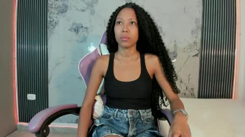 Snapshot of francis_leams chatting on 04/26/26, 06:49 Laura online show from 04/26/26, 06:49