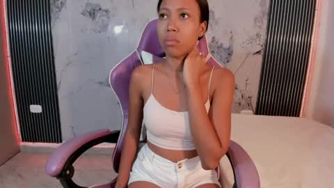 Snapshot of francis_leams chatting on 05/06/26, 07:30 Laura online show from 05/06/26, 07:30