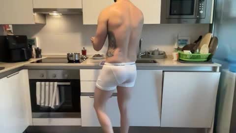 Snapshot of franco03952 chatting on 11/16/25, 04:23 franco03952 online show from 11/16/25, 04:23