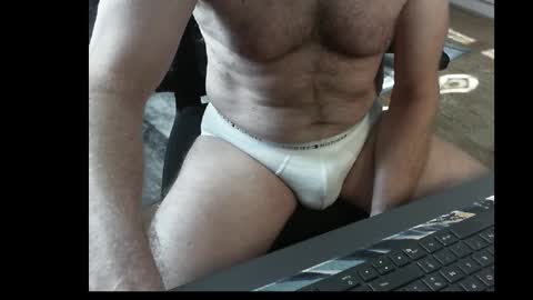 Snapshot of francois4059 chatting on 10/16/25, 12:28 Franois online show from 10/16/25, 12:28