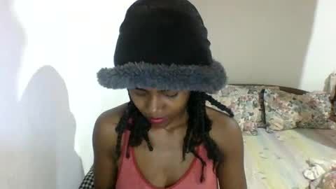 Snapshot of francoisee chatting on 04/22/26, 06:49 Hamie Sexy online show from 04/22/26, 06:49