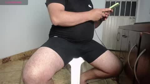 Snapshot of francoisroy chatting on 06/11/26, 01:16 Juan online show from 06/11/26, 01:16