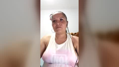 Snapshot of francy_froz chatting on 06/15/26, 02:36 francy froz online show from 06/15/26, 02:36