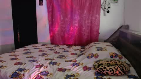 Snapshot of franfinee chatting on 11/05/25, 02:33 franfinee online show from 11/05/25, 02:33