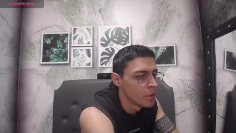 Snapshot of frank_millers chatting on 02/05/25, 01:33 Frank online show from 02/05/25, 01:33